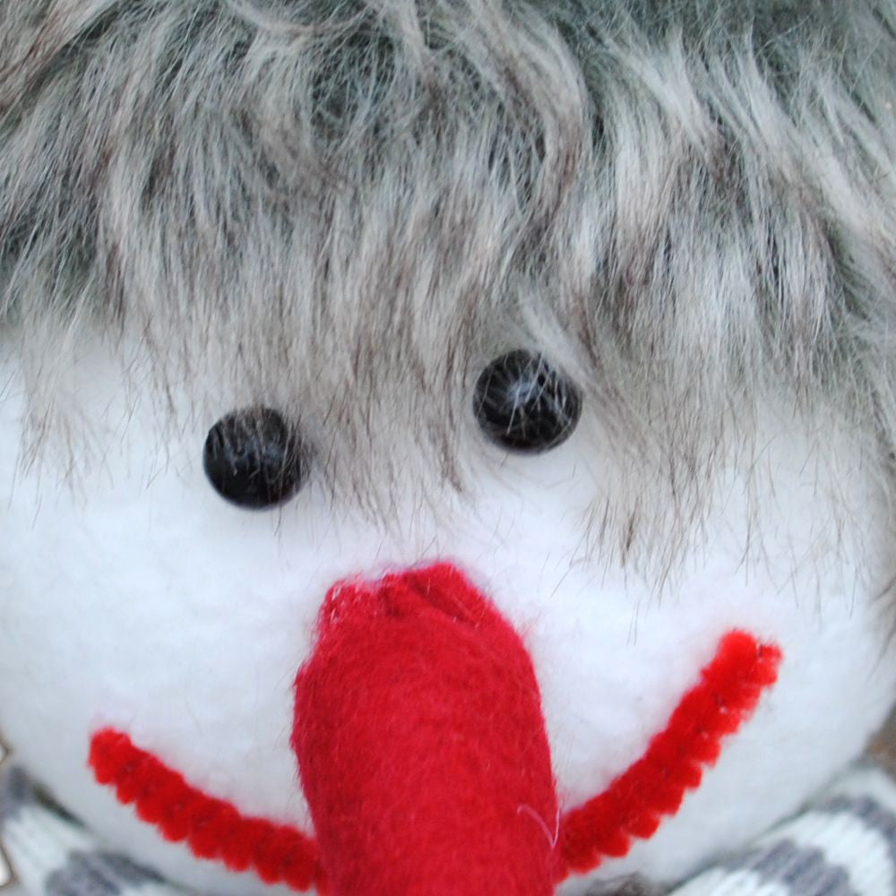 Schneemann WUSCHEL mit Pelzmantel und Stern