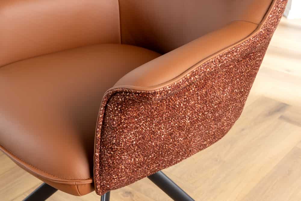 Drehbarer Echtleder Stuhl GEORGE cognac mit Armlehne Strukturstoff