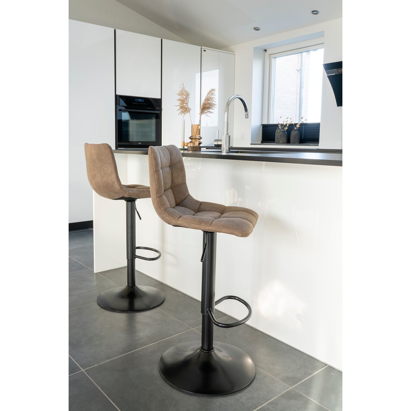 2er Set moderner höhenverstellbarer Barstuhl LEIRIA light-braun Mikrofaser