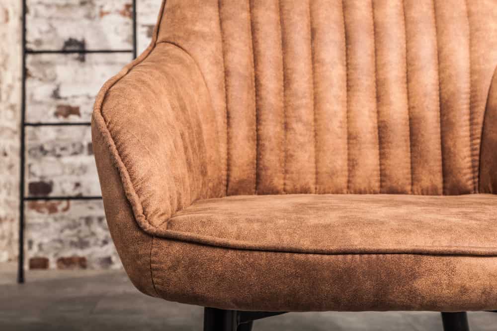 Eleganter Stuhl MILAN Mikrofaser Vintage-Braun Armlehnen