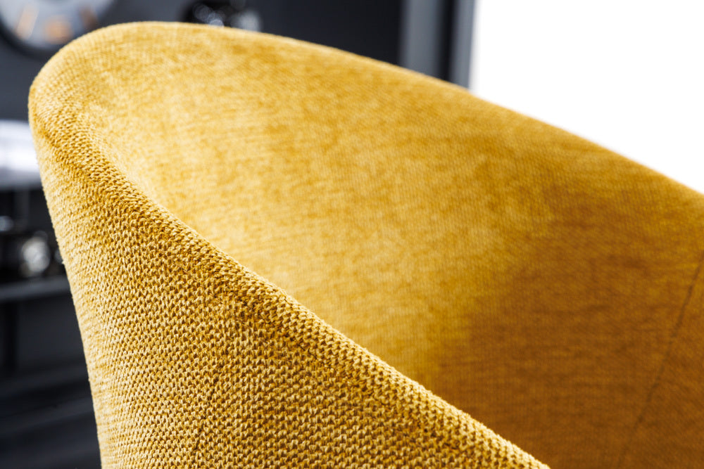 Design Stuhl DENMARK senfgelb schwarze Holzbeine