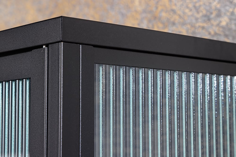 Moderner Vitrinen-Schrank TRIADO 160cm schwarz Metall Riffelglas