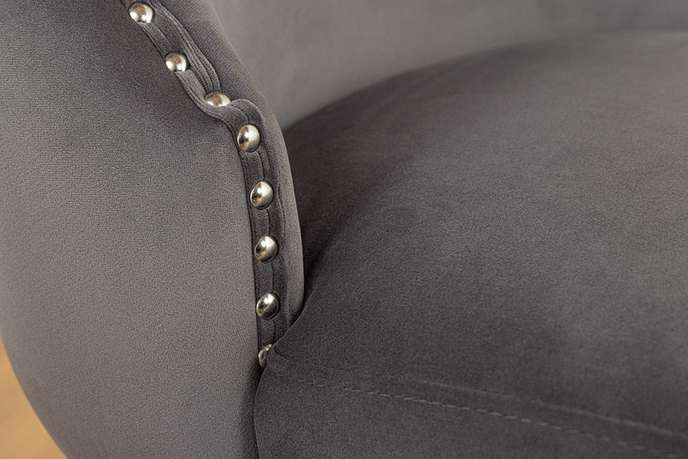 Edler Stuhl LEON Samt grau Löwenkopf Nieten Chesterfield