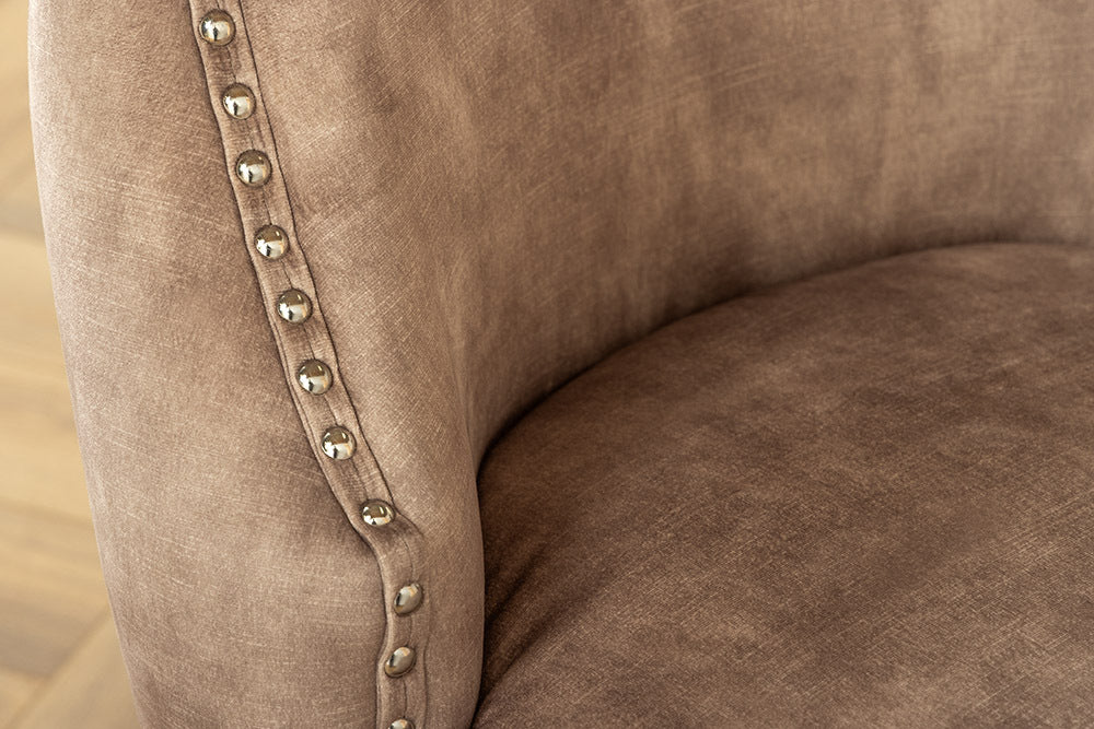 Edler Stuhl LEON Samt beige Löwenkopf Nieten Chesterfield