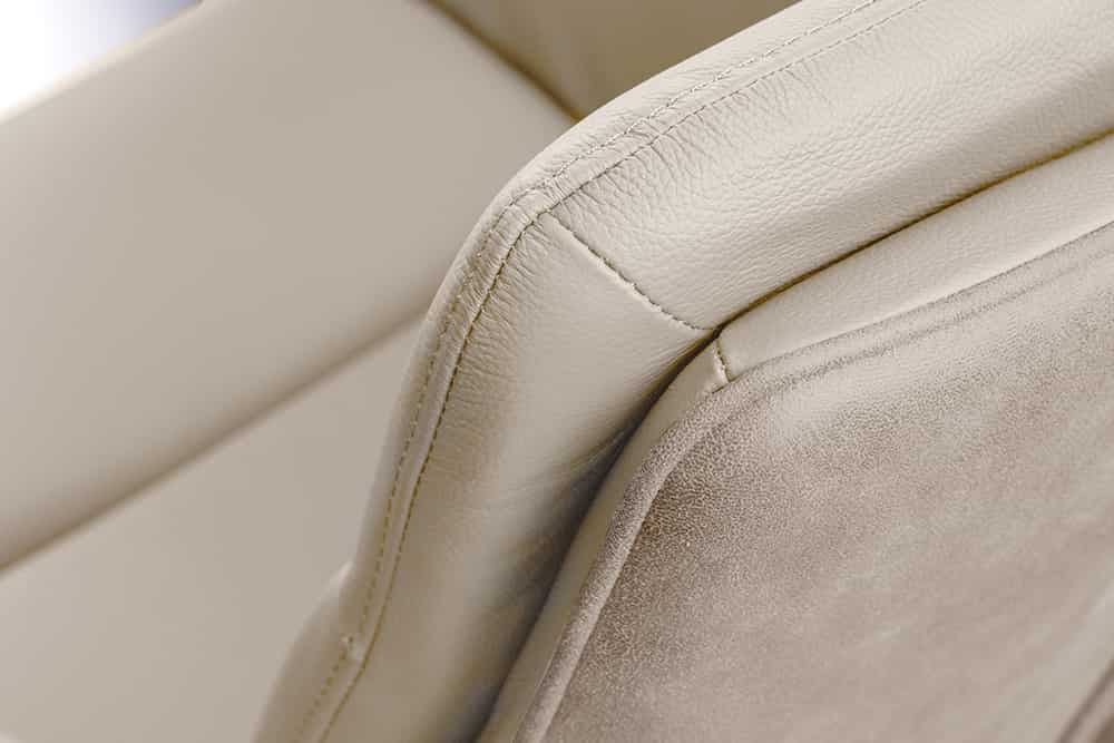 Bequemer Drehstuhl CHARLES III beige Echtleder sand Mikrofaser