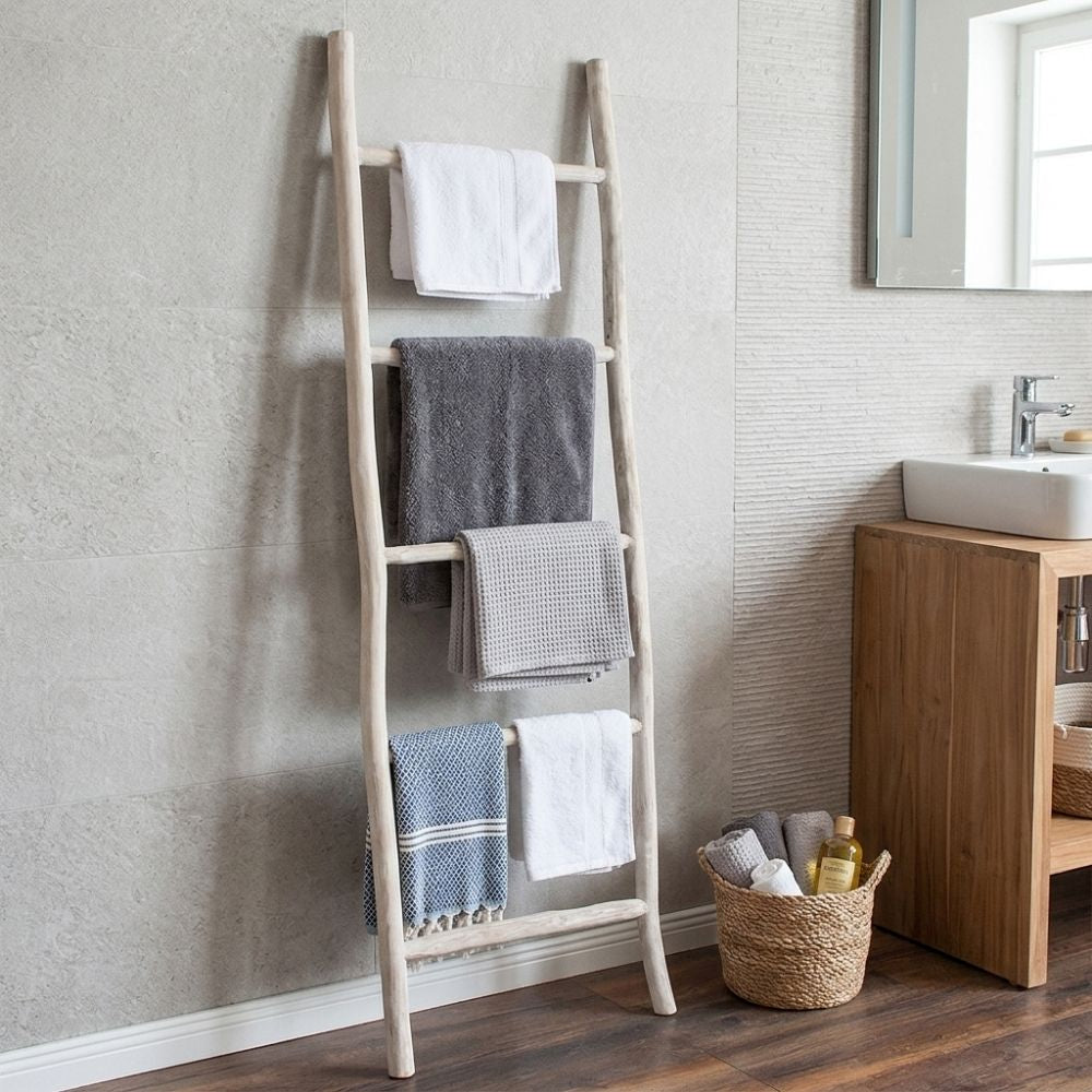 Deko-Leiter KEPALA H150cm White-Wash Teak Handtuchhalter